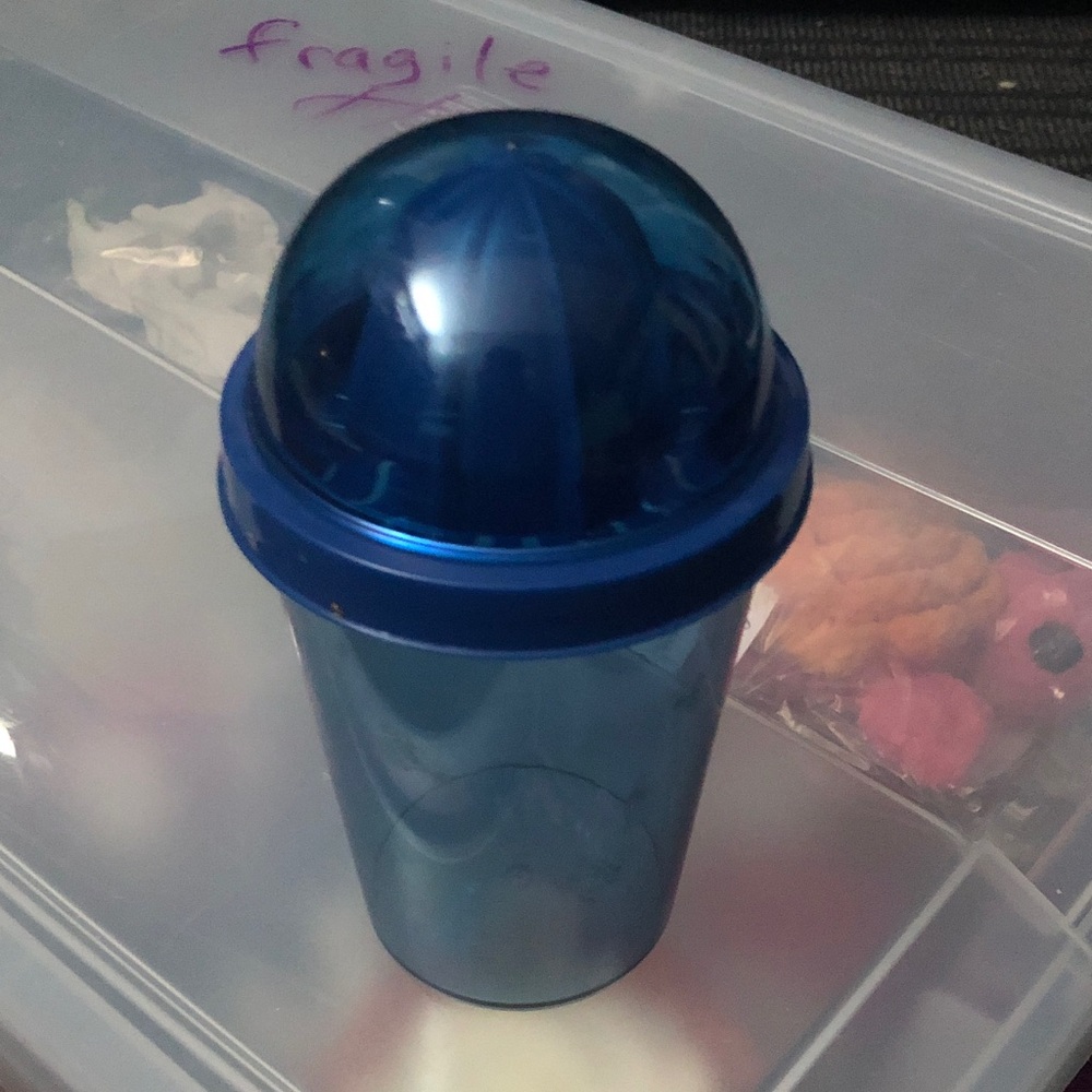 🛍️ Citrus Juicer with Lid - Picture 3 of 4